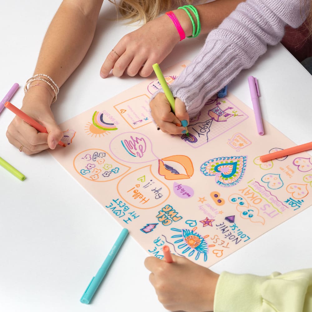 Graffiti Mat Ado, sous-main en silicone réutilisable SuperPetit