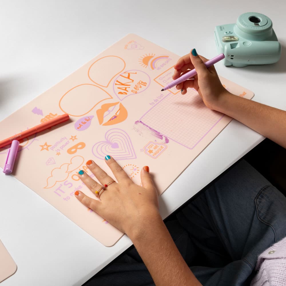 Graffiti Mat Ado, sous-main en silicone réutilisable SuperPetit